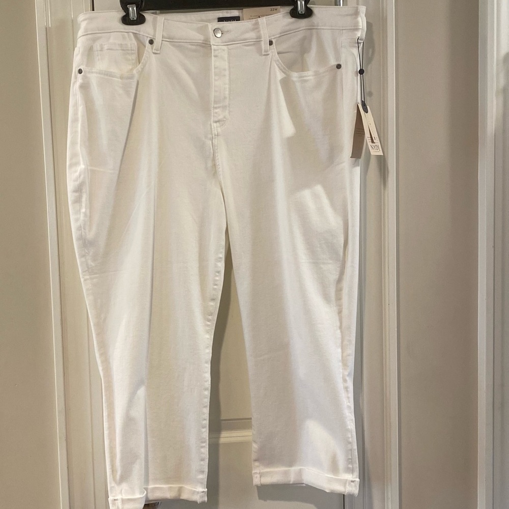 NYDJ cropped jeans, white, size 22W. Small cuff. NWT.
